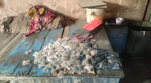 গোলাবাড়ি থানা এলাকার দোকান থেকে  উদ্ধার বিপুল পরিমাণ গাঁজা উত্তেজনা এলাকায়