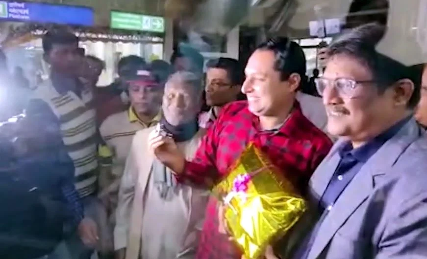 একযুগ প্রতীক্ষার অবসান, যাত্রা শুরু করল জোকা-তারাতলা মেট্রো