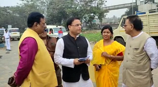 বিশ্বভারতীর উপাচার্যকেই এবার নোবেল দেওয়া উচিত, বললেন পরিবহন মন্ত্রী স্নেহাশিস চক্রবর্তী