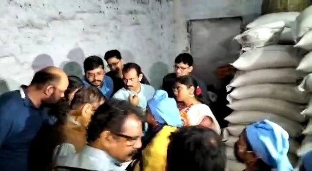 কেন্দ্রের নজরে এবার রাজ্যের স্কুলের মিড ডে মিল