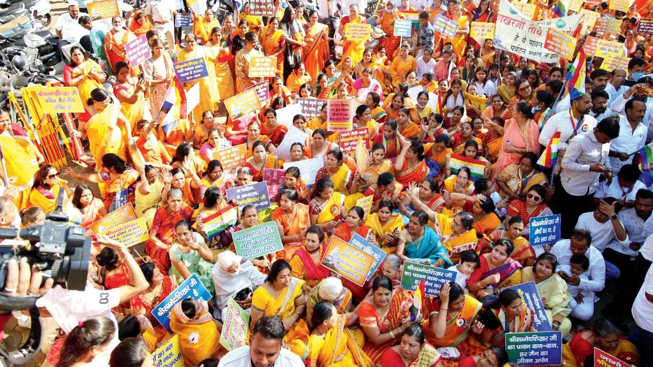 তীর্থস্থানগুলিকে 'অপবিত্র' করার অভিযোগ, ঝাড়খণ্ড, গুজরাত সহ একাধিক রাজ্যে বিক্ষোভ জৈনদের