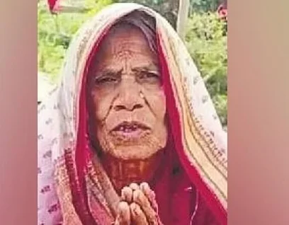 প্রধানমন্ত্রী আবাস যোজনায় নাম নেই, কুঁড়েতেই দিন যাপন পদ্মশ্রী ভূষিত বৃদ্ধা শিল্পী যোধাইয়া বাই বাইগার