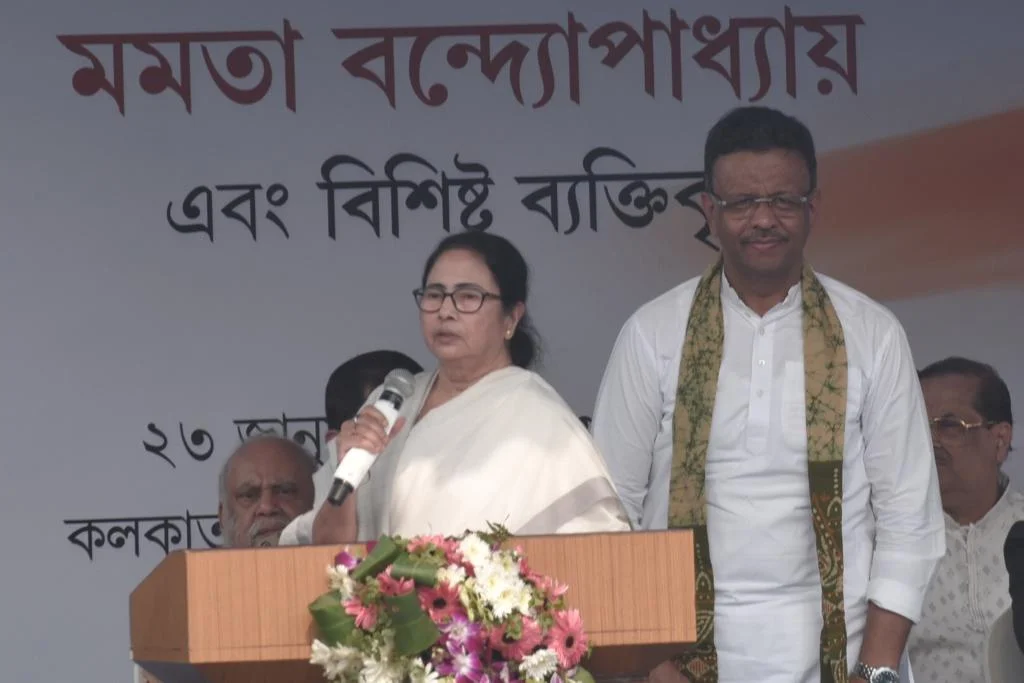 দেশের নেতা ছিলেন নেতাজি, 'নেতা' হওয়ার জন্য সার্টিফিকেট লাগে না, নাম না করে প্রধানমন্ত্রীকে নিশানা মমতার