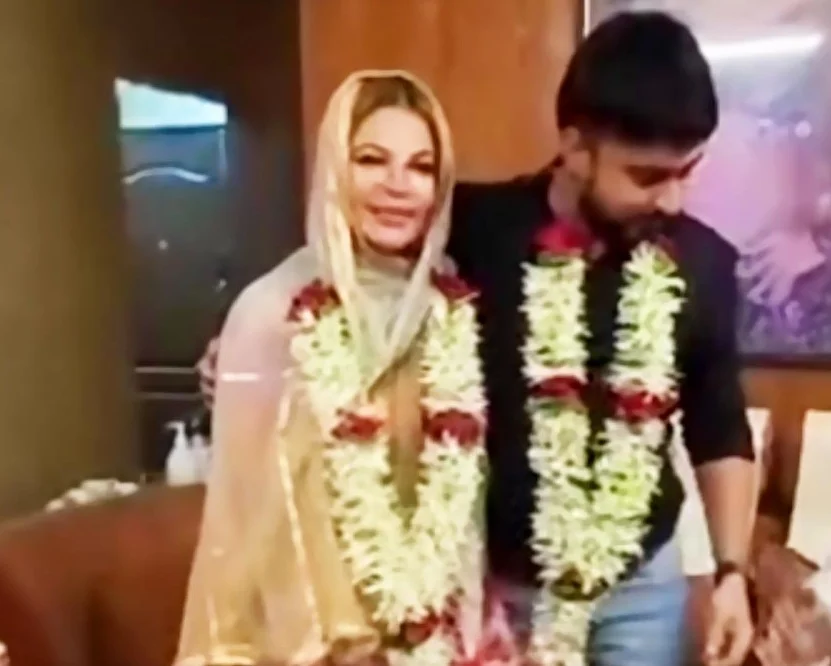 এবার মুসলিম যুবককে বিয়ে করে নাম পালটে রাখি সাওয়ান্ত হলেন ফাতিমা