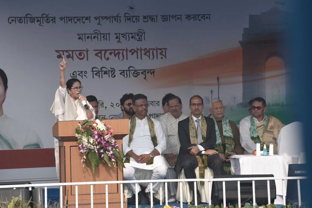 দেশের নেতা ছিলেন নেতাজি, 'নেতা' হওয়ার জন্য সার্টিফিকেট লাগে না, নাম না করে প্রধানমন্ত্রীকে নিশানা মমতার