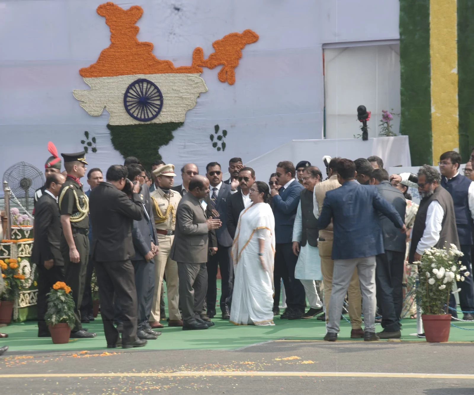 ৭৪ তম প্রজাতন্ত্র দিবস পালনে সুসজ্জিত রেড রোড, কড়া নিরাপত্তার মোড়কে কলকাতা