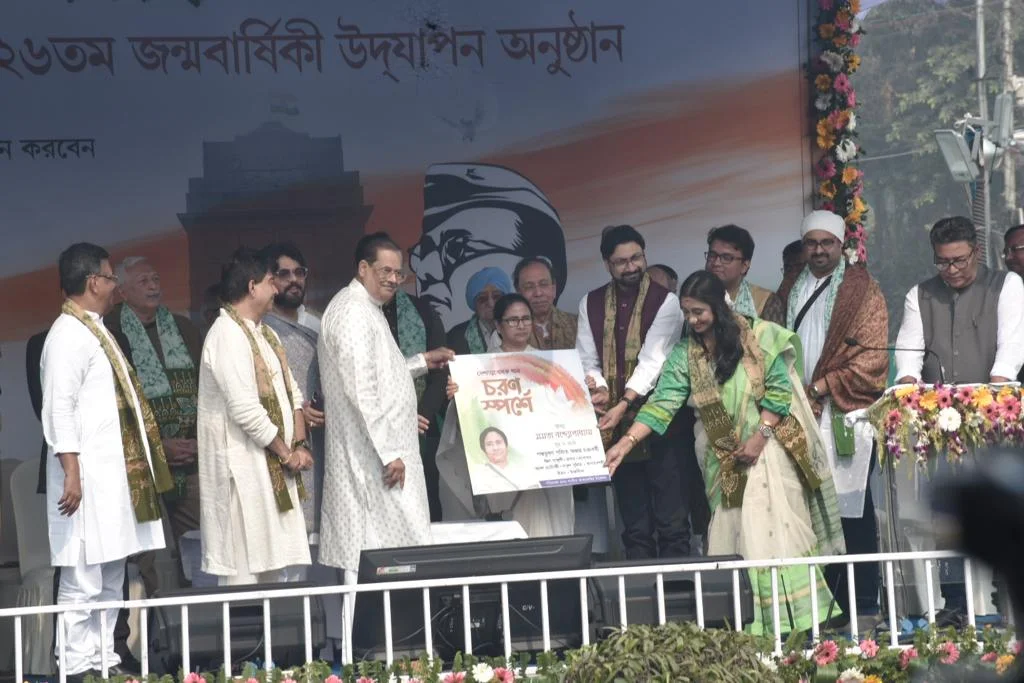 দেশের নেতা ছিলেন নেতাজি, 'নেতা' হওয়ার জন্য সার্টিফিকেট লাগে না, নাম না করে প্রধানমন্ত্রীকে নিশানা মমতার