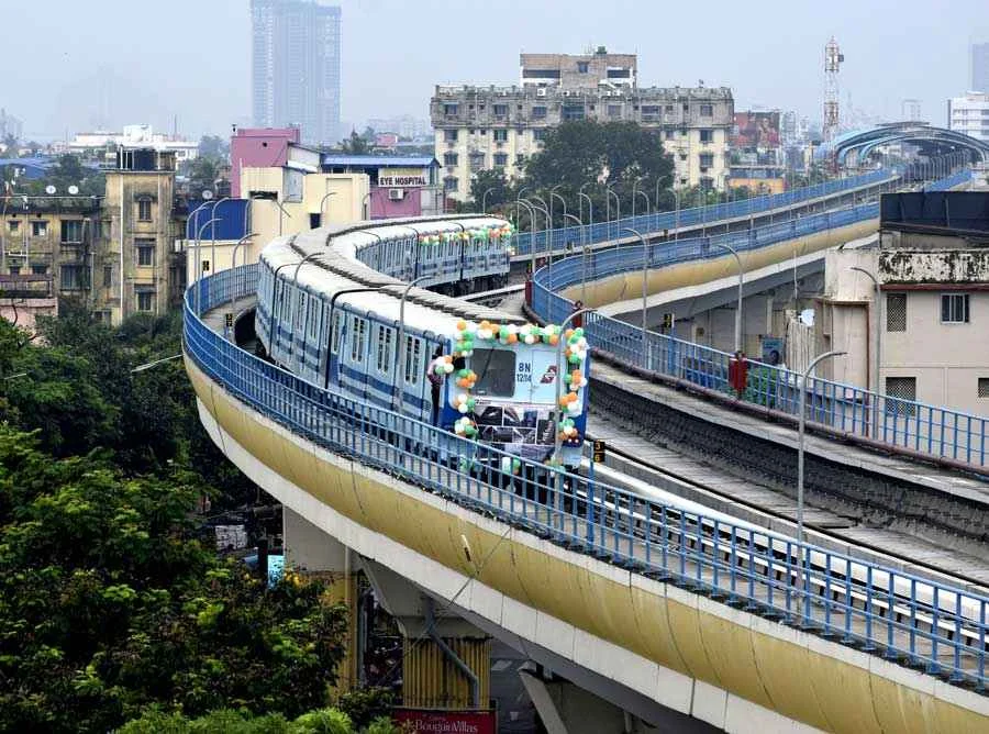 কমছে যাত্রীর সংখ্যা, খরচ সামলাতে হিমশিম খাচ্ছে জোকা-তারাতলা মেট্রো