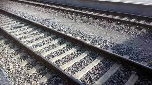 চলন্ত ট্রেন থেকে মুর্শিদাবাদের রাজমিস্ত্রীকে ফেলে দেওয়ার অভিযোগ,  তদন্তে রেলওয়ে পুলিশ