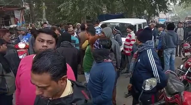 বছরের শুরুতেই দুর্ঘটনা, হাওড়ায় গাড়ি চালানো শিখতে এসে বোলেরোর ধাক্কায় গুঁড়িয়ে গেল একাধিক বাইক, সাইকেল