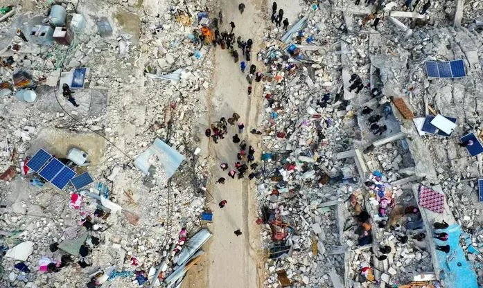 তুরস্কে ভূমিকম্পের  ধ্বংসলীলার করুণ চিত্র