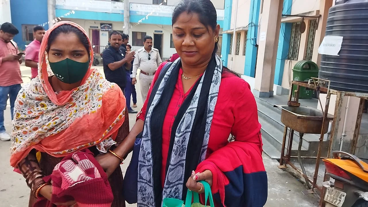 পারুলিয়া কোস্টাল এলাকা থেকে জয়নগর থানার পুলিশের তৎপরতায় উদ্ধার এক কিশোরী