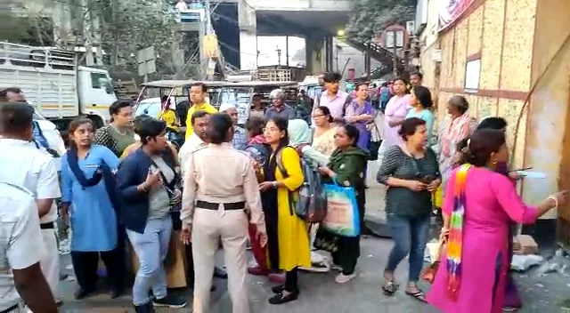 সেমিস্টারের পরীক্ষার দিন বার্ষিক সাংস্কৃতিক অনুষ্ঠান, প্রশ্নের মুখে হাওড়ার কলেজ কর্তৃপক্ষ