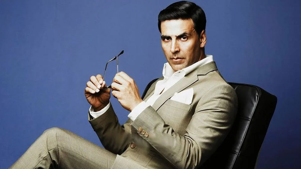 ৩ মিনিটে ১৮৪ টি সেলফি! মার্কিন তারকার রেকর্ড ভেঙ্গে গিনিস বুকে নাম তুললেন অক্ষয় কুমার