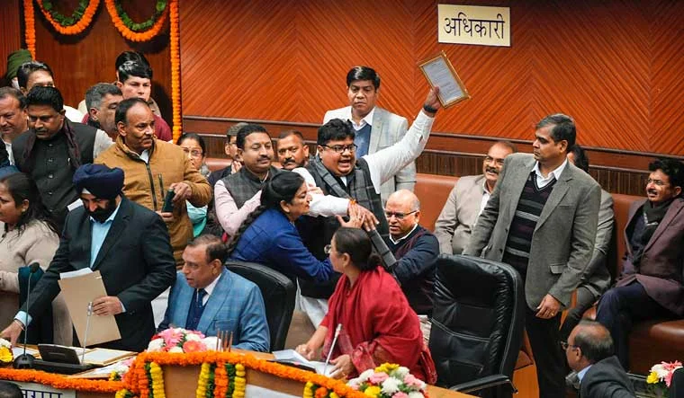 আপ-বিজেপির বাদানুবাদ! তৃতীয়বারের জন্য ভেস্তে  গেল দিল্লির মেয়র নির্বাচন প্রক্রিয়া