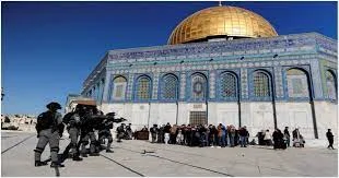 পুলিশকে সঙ্গে নিয়ে আল-আকসা প্রাঙ্গণে তাণ্ডব যায়নবাদীদের