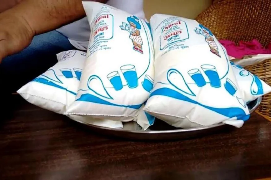 বাড়ল আমূল দুধের দাম, প্রতি লিটারে ৩ টাকা