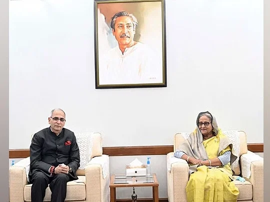 দুই দেশের মধ্যে স্থানীয় মুদ্রায় লেনদেন নিয়ে প্রধানমন্ত্রী হাসিনার সঙ্গে বৈঠকে আলোচনা পররাষ্ট্র সচিব কোয়াত্রার