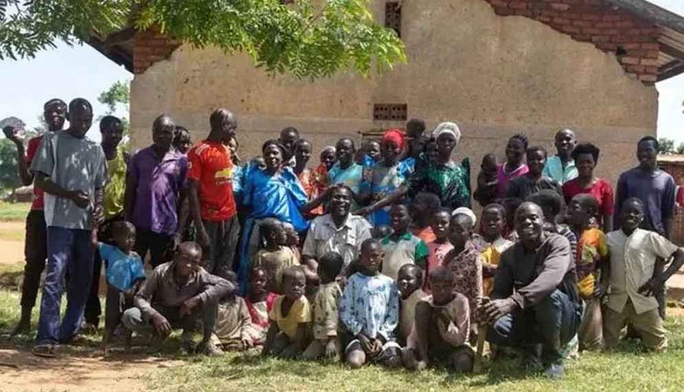 ১২ জন স্ত্রী, ১০২ সন্তান, ৫৭৮ জন নাতি-নাতনি নিয়ে 'ভরা সংসার' উগান্ডার বাসিন্দা কাসেরার