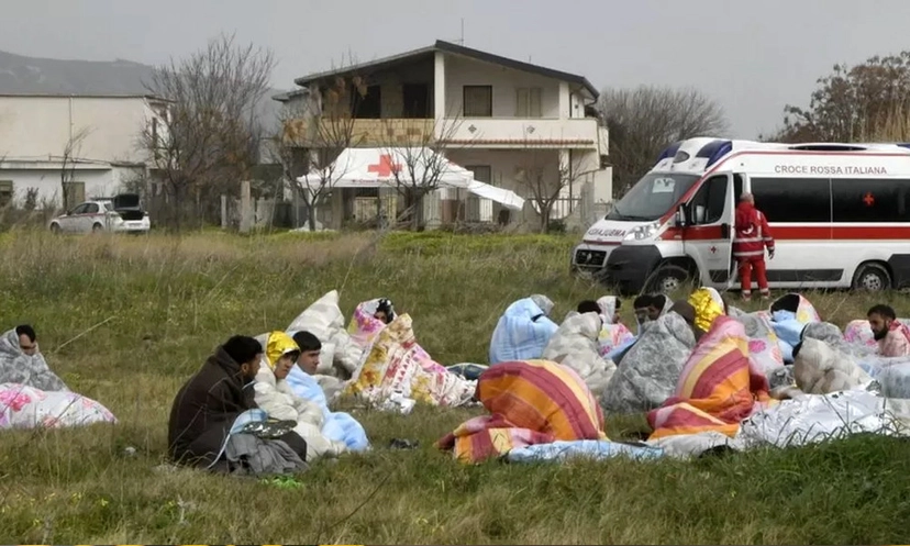 ইতালিতে নৌকাডুবি, নিহত বেড়ে ৫৮