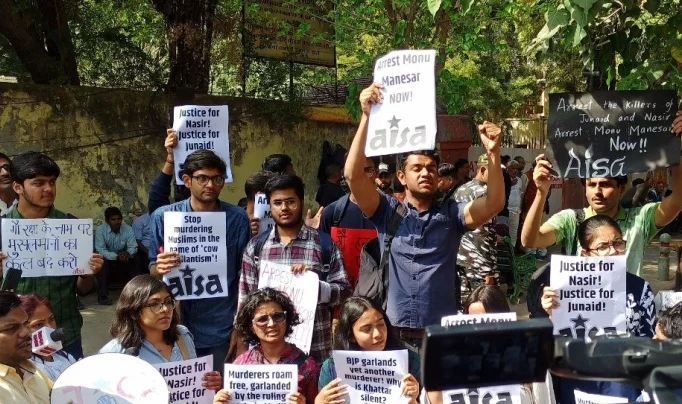 নাসির ও জুনাইদকে পুড়িয়ে মারার ঘটনায় অভিযুক্তদের গ্রেফতারের দাবিতে সোচ্চার ছাত্র সমাজ  