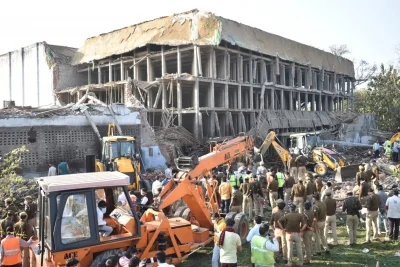 বিস্ফোরণের তীব্রতায় মেরঠে উড়ে গেল কোল্ডস্টোরের ছাদ, মৃত কমপক্ষে পাঁচ