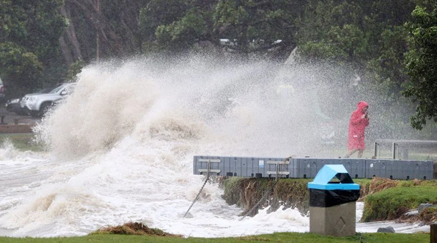 ঘূর্ণিঝড়ে ৫৮ হাজার পরিবার বিদ্যুৎহীন