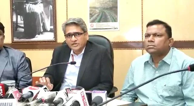 বর্ধমান স্টেশনে ওভারব্রীজ   ভাঙার জন্য ব্যাহত হবে ট্রেন পরিষেবা সাংবাদিক বৈঠক করে জানালেন ডিআরএম   