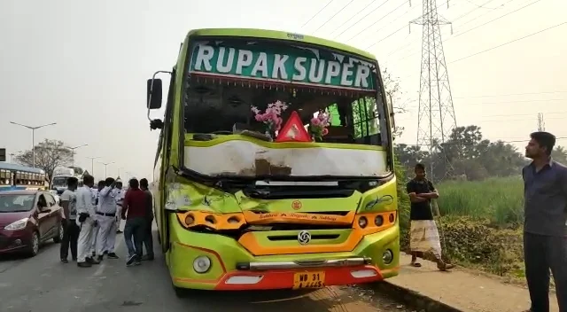 হাওড়ার কোনা এক্সপ্রেসওয়েতে বাস-লরি সংঘর্ষ, জখম ১০