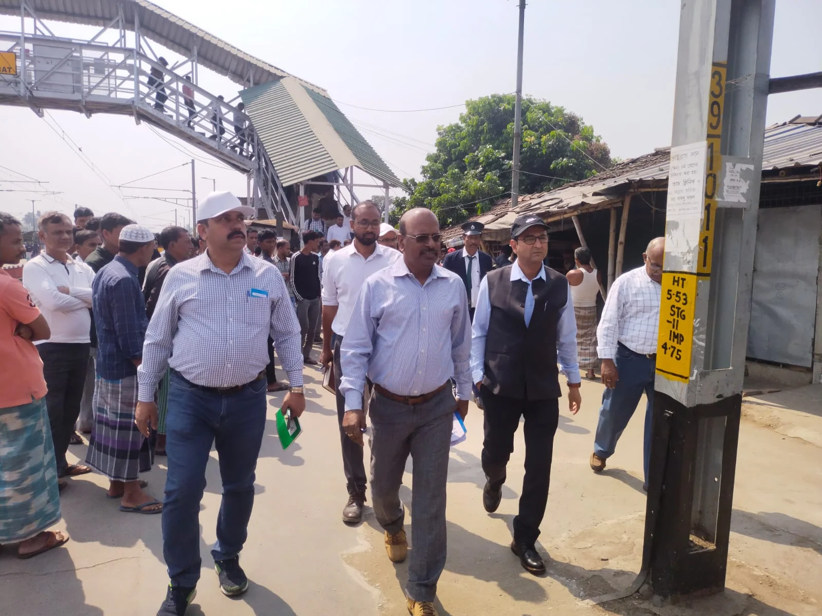 চূড়ান্ত অব্যবস্থার অভিযোগ, মগরাহাট স্টেশন পরিদর্শন করলেন ডিআরএম