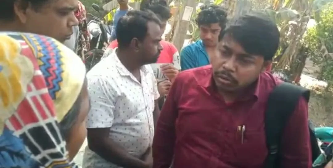 আবাস যোজনার  ঘর পাইয়ে দেওয়ার  নাম করে টাকা নেওয়ার অভিযোগ, জয়নগরে ধৃত এক