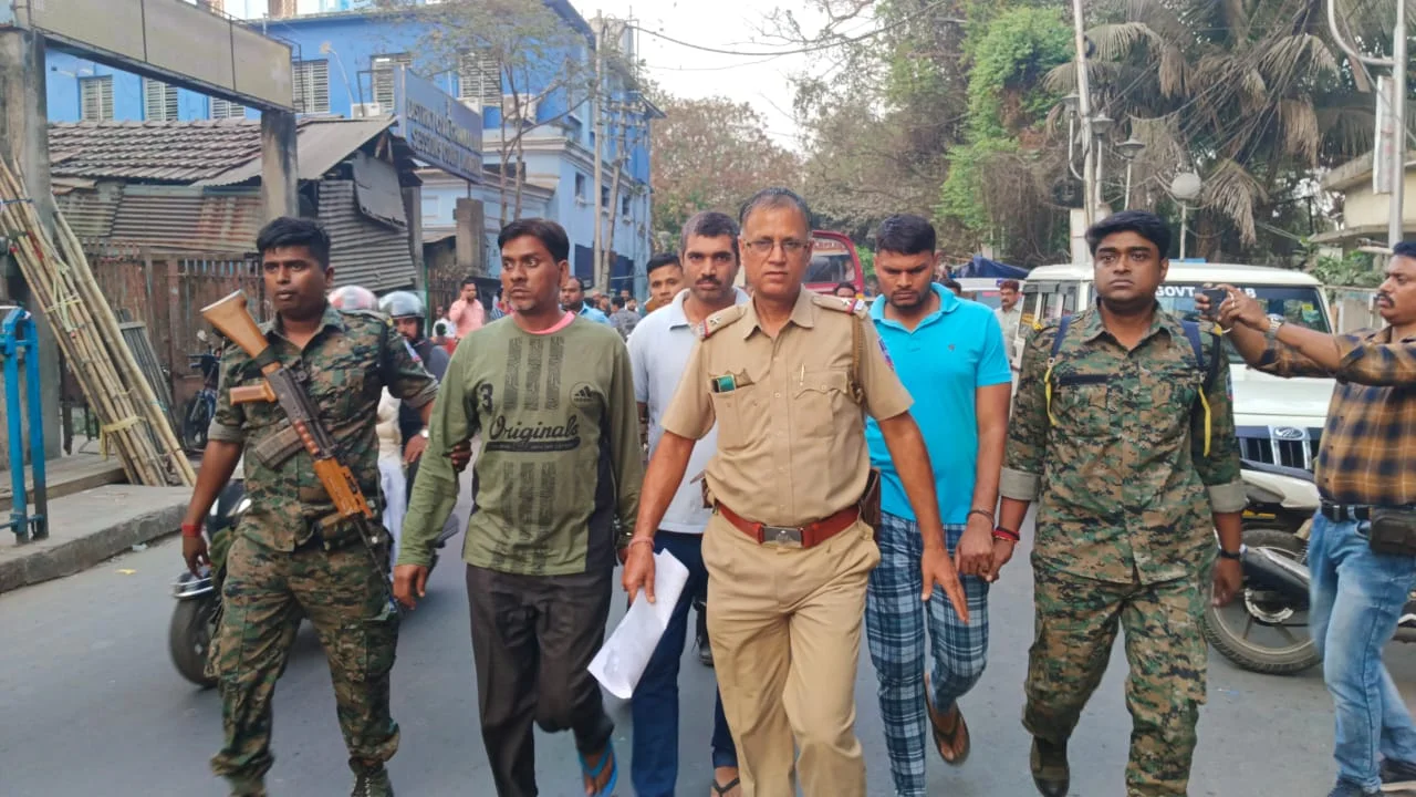 চলন্ত ট্রেনে  নাবালিকাকে গণধর্ষণ ৩ জওয়ানের মধ্যে ২ জনের যাবজ্জীবন সাজা ঘোষণা হাওড়া জেলা পকসো আদালতে