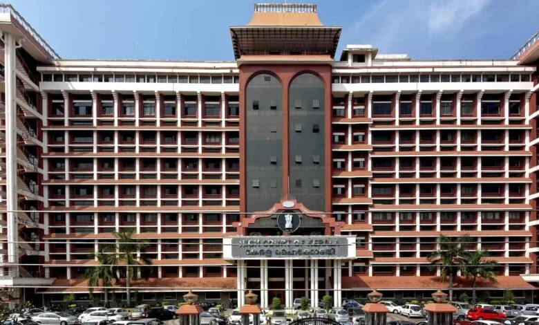  আন্তর্জাতিক মাতৃভাষা দিবসের দিন আঞ্চলিক ভাষায় রায়দান করে নজির গড়ল কেরল হাইকোর্ট