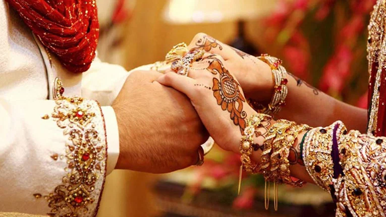 বিয়ে করলেই এক মাসের ছুটি, সঙ্গে বেতন ও বোনাস!