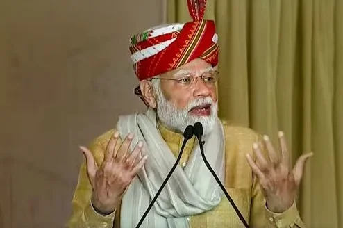 নির্বাচনের দিনই দিল্লির অনুষ্ঠানে ত্রিপুরার পাগরি পরলেন প্রধানমন্ত্রী, নির্বাচনী বিধিভঙ্গের অভিযোগে বিজেপি-কংগ্রেসকে চিঠি কমিশনের