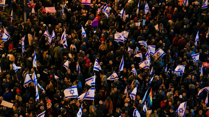 নেতানিয়াহুর বিরুদ্ধে ৭৫ হাজার মানুষের বিক্ষোভ