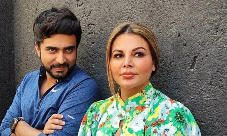 ‘তুমি আমার মায়ের মৃত্যুর জন্য দায়ী’  রাখির অভিযোগে গ্রেফতার আদিল