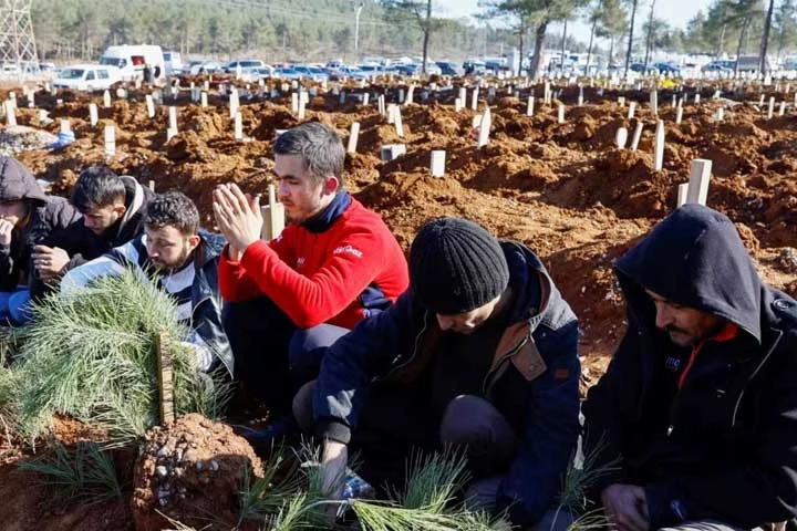 তুরস্কে ফুটবল মাঠ এখন কবরস্থান