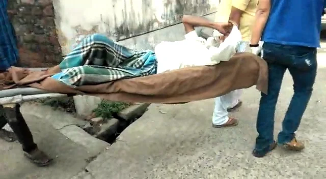স্ত্রীর পচাগলা দেহ আগলে ঘরে বৃদ্ধ স্বামী, রবীনসন স্ট্রিটের ছায়া হাওড়ার জগাছায়