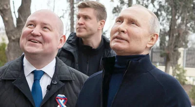 ক্রিমিয়ায় হঠাৎ সফর পুতিনের