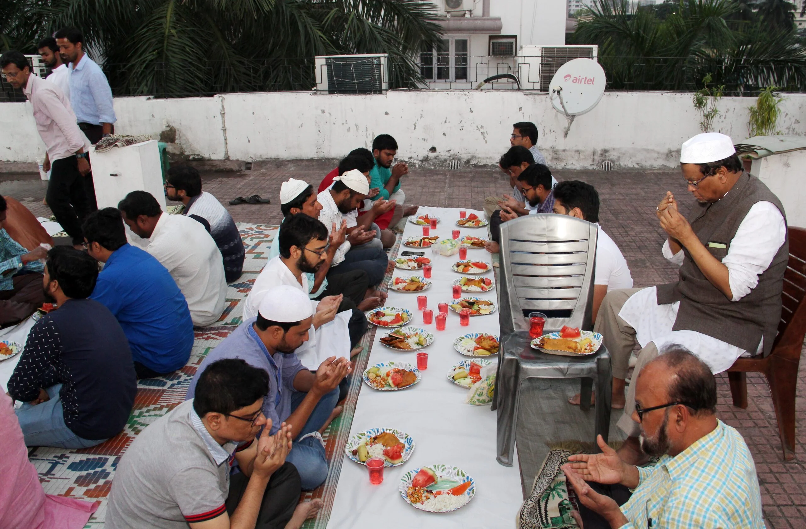পবিত্র রমযানের বার্তা দিয়ে শুরু পুবের কলম দফতরের সৌহার্দ্যের ইফতার