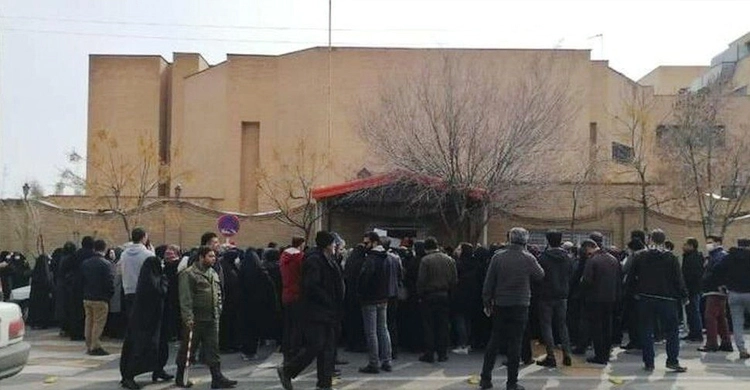 ৭০০ ছাত্রীকে বিষপ্রয়োগের অভিযোগ তদন্তে তেহরান