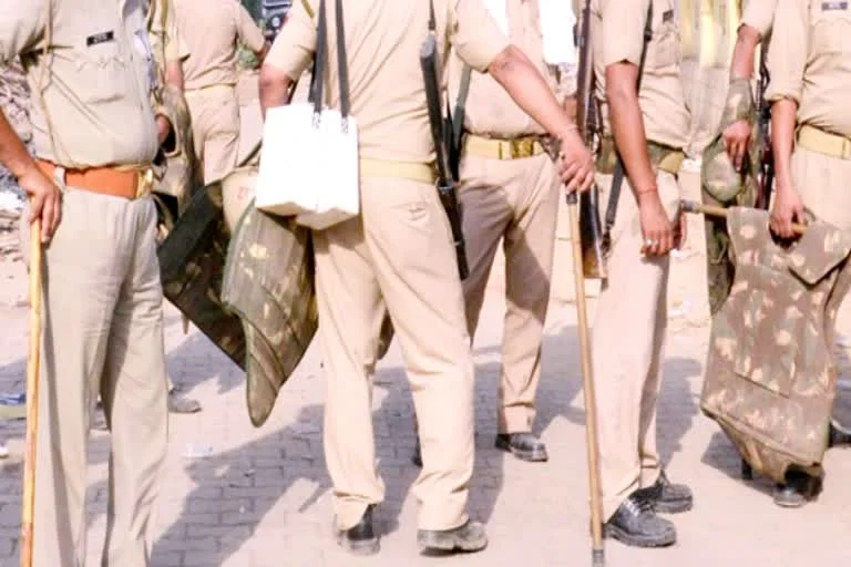 রামনবমীতে গোমাংস কেন? ঝাড়খণ্ডে  পাথরবৃষ্টির পাল্টা পুলিশের লাঠিচার্জ