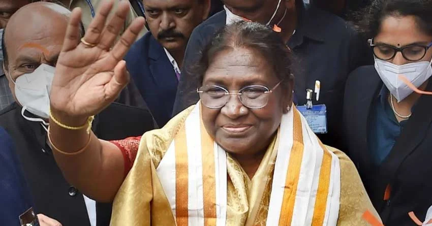 breaking: নেতাজি ভবনের উদ্দেশে রাষ্ট্রপতি দ্রোপদী মুর্মু, শহরজুড়ে কড়া নিরাপত্তা