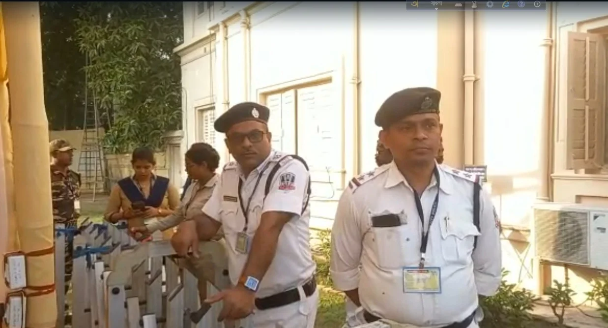 সড়ক পথেই বেলুড় মঠে এলেন রাষ্ট্রপতি মুর্মু,  কড়া নিরাপত্তায় হাওড়া, সকাল থেকেই যান নিয়ন্ত্রণ