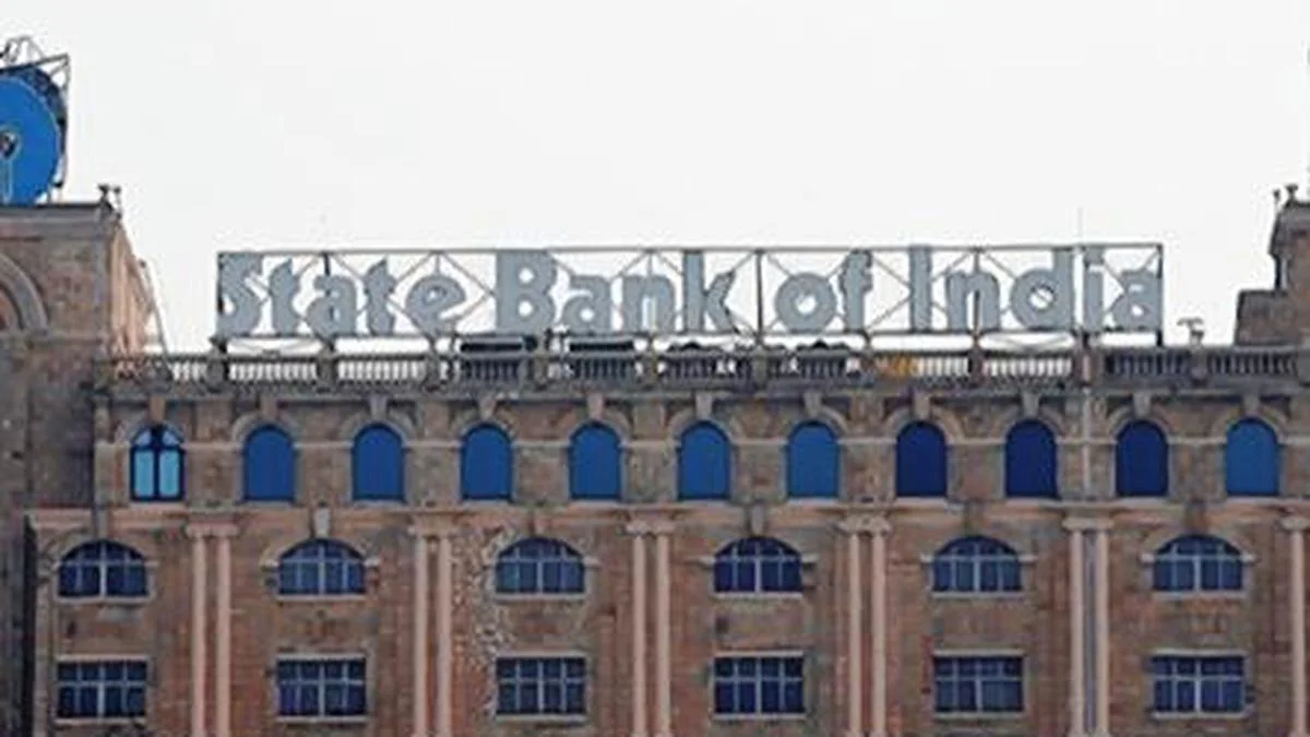 এবার থেকে পাঁচদিনে সপ্তাহ, দুদিন করে ছুটি পেতে চলেছেন ব্যাঙ্ক কর্মীরা