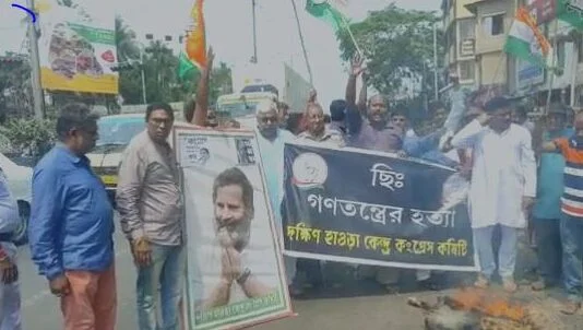 রাহুল ইস্যুতে কংগ্রেসের বিক্ষোভ অব্যাহত,  হাওড়ার বেতড়ে মোদির কুশপুতুল পুড়িয়ে প্রতিবাদ