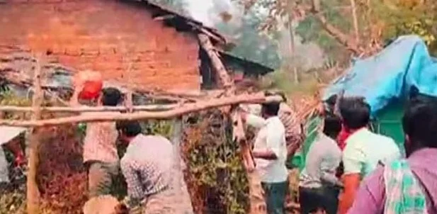 কর্নাটকে দলিতদের বাড়িতে আগুন ধরিয়ে জীবিত পুড়িয়ে মারার চেষ্টা, ২৫ জনের বিরুদ্ধে মামলা দায়ের