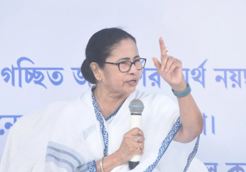 জনগণের টাকায় পেনডাউন, ডিএ আন্দোলনকারীদের ফের কটাক্ষ মমতার