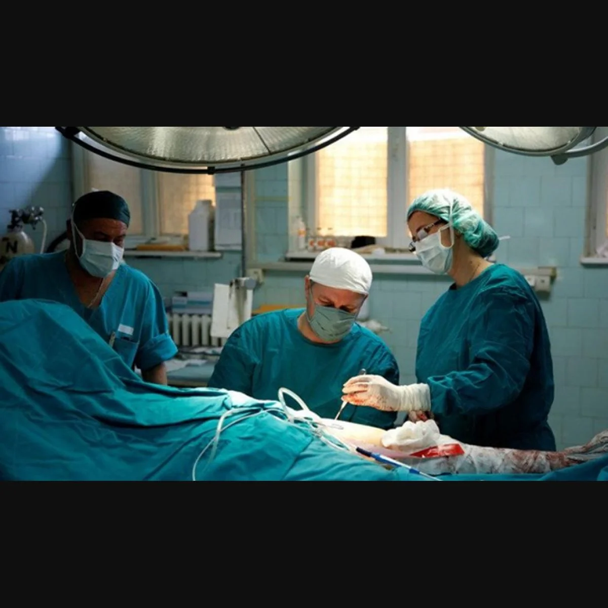 অপারেশন চলাকালীন ভূমিকম্প জম্মু-কাশ্মীরে, চলে গেল বিদ্যুৎ! তারপরেও অস্ত্রোপচার সারলেন চিকিৎসকরা